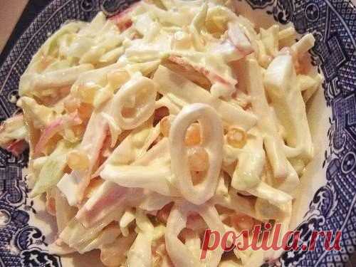 Три простых салатика с кальмарами 

1. Салат 