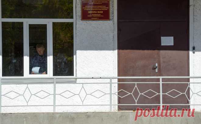 Суд отпустил замдиректора ЧОП по делу о нападении в челябинской школе. Центральный суд Челябинска отказался арестовать и освободил в зале заседания задержанного замдиректора охранного предприятия, которое должно было обеспечивать безопасность в школе № 68, где ученик напал на одноклассников и учителя с ножом и молотком.