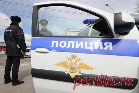 В МВД прокомментировали ДТП с участием работника ГИБДД в Подмосковье. Вольнонаемного работника одного из подразделений столичной Госавтоинспекции в ближайшее время уволят из органов за наезд на велосипедиста и причинение ему телесных повреждений. Примерно в 13:00 мск 15 июня 42-летний работник ГИБДД за рулем машины ВАЗ-2115 ехал по дороге в сторону деревни Косяково в Подмосковье.