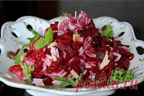 Салат из свеклы и фасоли с яблоком.