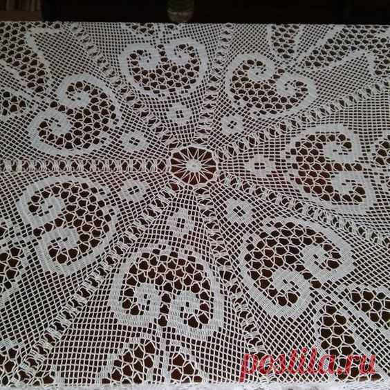 Installment for two payments New. !!!!Large tablecloth crochet.Tablecloth is round, consists of 7 motives from mercerized cotton.Diameter of tablecloth-226 cm !!All its segments are decorated with…