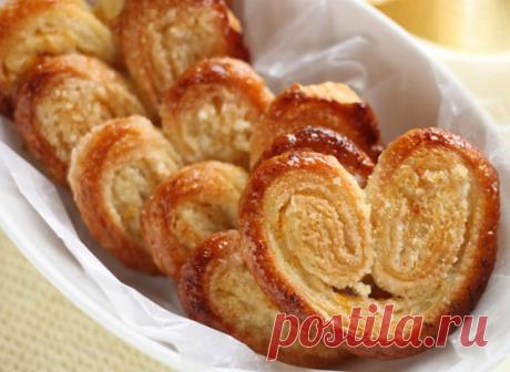 Слоеные Ушки с корицей и сахаром 🥨Всего каких-то 10 минут и у вас на столе 
вот такое чудесное лакомство! Отличные печенюшкиОчень просто и вкусно
А нужно вам всего лишь 3 ингредиента: Продолжение ниже Жми сюда