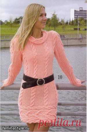 Розовое платье с отделкой косами..