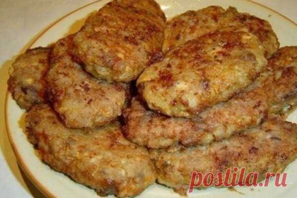 Вкуснейшие грибные котлеты 
Вкусными могут быть не только мясные или рыбные, но и грибные котлеты . Они достаточно сытные и особенно пригодятся во время поста.
Продукты:
1.Грибы 1 кг 2. Лук репчатый — 2 головки 3. Яйца — 4 шт 4…