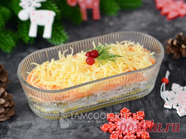 Салат «Президент» — рецепт с фото Очень вкусный слоёный салат на праздничный стол из вполне доступных продуктов. Фишка салата в том, что в нем сочетаются вареное мясо и картошка с сырой морковью. От чего салат получается невероятно сочным. Рекомендую попробовать.