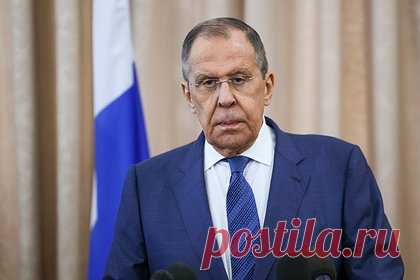 Лавров назвал новую внешнеполитическую цель России. Избавление от монополии Запада станет новой внешнеполитической целью Москвы, заявил глава МИД России Сергей Лавров. При этом, отметил глава ведомства, западные страны стремятся любой ценой навязать свой диктат в международной политике, чтобы продвигать свои интересы на мировой арене.