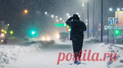 Травматолог Терновой посоветовал внимательнее смотреть под ноги в гололёд. Директор центра реабилитации Первого МГМУ имени И.М. Сеченова, врач травматолог-ортопед, остеопат Константин Терновой рекомендовал не отвлекаться на смартфон при прогулке в гололёд. Читать далее