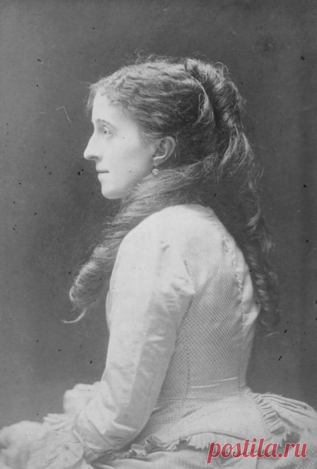 Ольга Николаевна Смирнова-фрейлина, писательница.