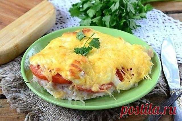 Куриная грудка в шубке под сыром

Сохрани, чтобы приготовить 

Ингредиенты:

Куриная грудка — 1 шт.
Помидор — 1 шт.
Картофель — 2-3 шт.
Лук репчатый — 1 шт.
Сыр твердый — 100 г
Майонез — 2 ст. л.

Приготовление:

1. Подготовьте все необходимые ингредиенты. Куриную грудку ополосните под проточной водой и обсушите бумажными полотенцами.
2. Разрежьте грудку вдоль пополам и слегка отбейте каждый ломтик с обеих сторон. Ломти должны получиться не слишком тонкими – примерно 1 см ...