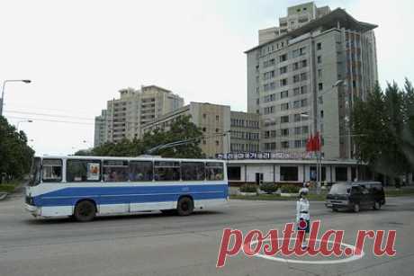 Побывавший в КНДР россиянин описал поездку фразой «детский взгляд на сервис». Тревел-блогер Илия Воскресенский, который входил в состав первой группы российских туристов, побывавших в путешествии по КНДР в феврале 2024 года, признался, что страна его не разочаровала. По словам россиянина, поездка в Северную Корею — это больше экзотика, чем классический туризм.