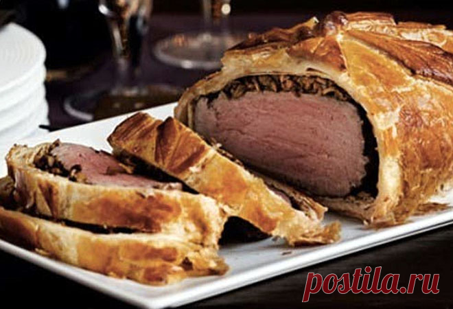 Огромный кусок мяса на всю неделю: говядина Веллингтон