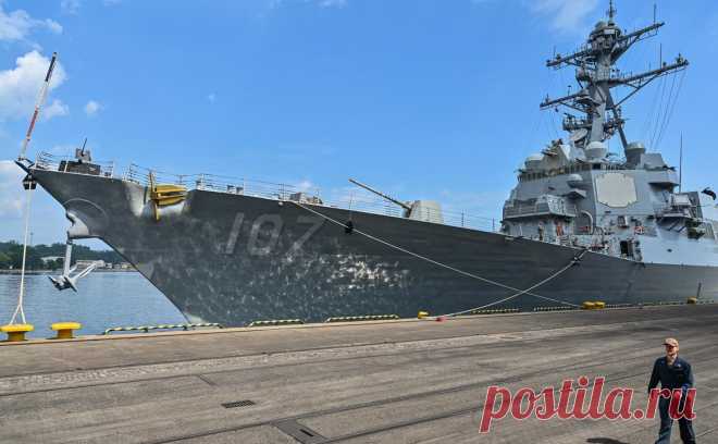 Иран направил эсминец в Красное море после уничтожения США лодок хуситов. 31 декабря американские вертолеты потопили катера хуситов, которые атаковали контейнеровоз Maersk. На следующий день Иран направил в Красное море эсминец Alborz. Bloomberg назвал действия Тегерана вызовом США