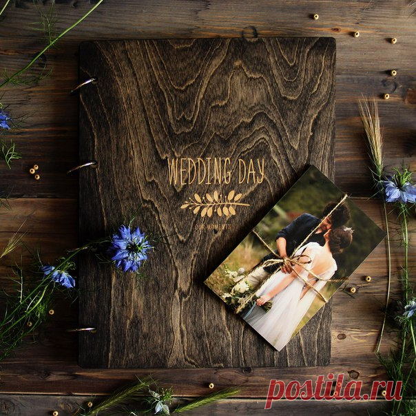 Пригласительные, шкатулки для колец, фотоальбомы и другие незаменимые атрибуты современной свадьбы от Мастерской Carlowood. Дизайнер мастерской поможет оформить набор в едином стиле вашей свадьбы.