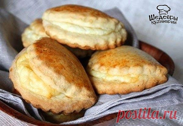 СОЧНИКИ 🍴

ИНГРЕДИЕНТЫ:
● Мука — примерно 4 стакана
● Маргарин — 150 г
● Яйца — 2 шт. (если крупное, то и одно можно)
● Сахар — 4 ст. л.
● Соль — 1/2 ч. л.
● Сметана 25% — 6 ст. л.
● Разрыхлитель для теста — 1/2 ч. л. (можно заменить гашеной содой)

Для начинки:
● Творог — 0,5 кг
● Сахар — 3 ст.л.
● Яйцо — 1 шт.
● Мука (если получается вдруг жидковато) — 1-2 ст. л.
● Ванильный сахар — по вкусу

ПРИГОТОВЛЕНИЕ:
1. Для начала делаем тесто. Смешиваем маргарин (я подтапливаю е...