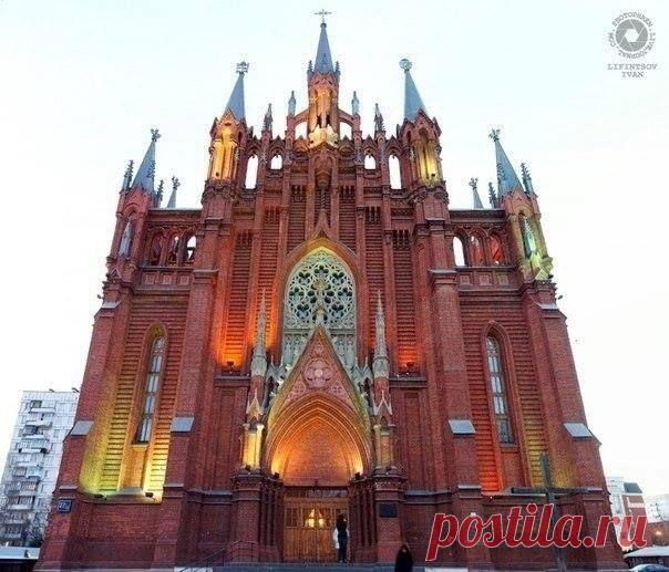 Собор Непорочного Зачатия Пресвятой Девы Марии
Самый большой католический собор в России.