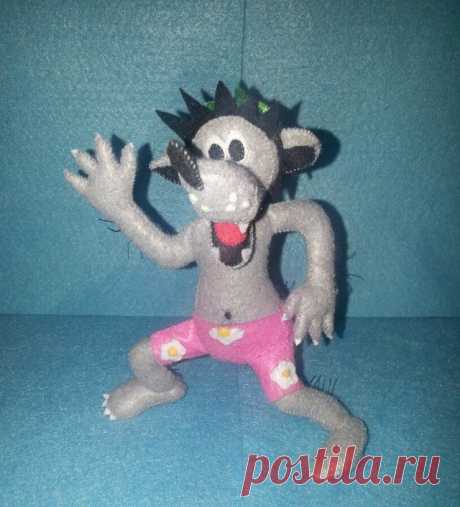 Выкройка игрушки волка из ткани Выкройка игрушки волка из ткани подойдет начинающим рукодельницам. Персонаж известного мультфильма станет веселым подарком ребенку! Для воплощения данной