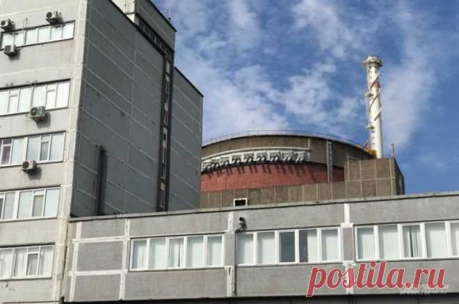Над Запорожской АЭС сбили украинский дрон-камикадзе. Беспилотник ВСУ упал на кровлю шестого энергоблока.