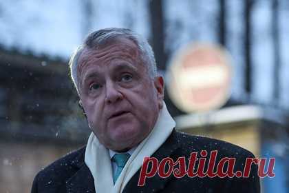Американский посол назвал чрезвычайной ситуацию на границе с Украиной. Американский посол в России Джон Салливан заявил, что якобы «массированное стягивание» войск России к границе с Украиной создает у Вашингтона ощущение чрезвычайной ситуации. По его словам, ранее госсекретарь Энтони Блинкен говорил о необходимости деэскалации, и заместитель госсекретаря Уэнди Шерман отмечала то же.