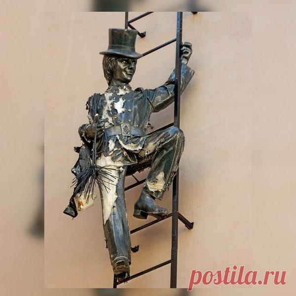 Памятник трубочисту в Санкт-Петербурге: интересные факты, история, описание, адрес В Питере памятник трубочисту появлися совсем недавно. Какова его история появления, почему стоит посмотреть, что интересного?