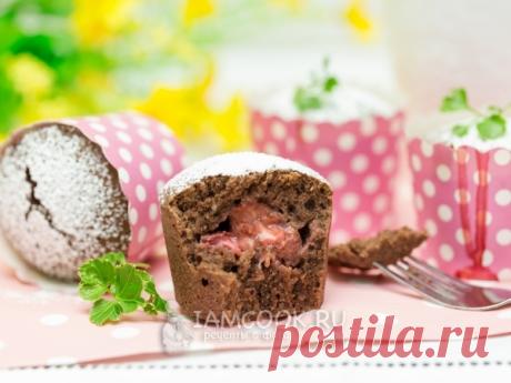 Шоколадные финансье с клубникой