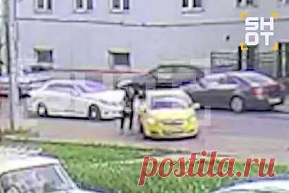 Российский политик избил женщину на глазах у ее ребенка