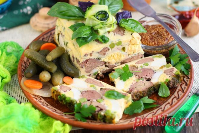 Пирог с печенью и яйцом Из куриной печени можно приготовить массу рецептов, но почему-то популярностью у нас пользуется исключительно куриный паштет или печень в сметане. Это, бесспорно, чудесные блюда, но ведь иногда хочется и немного другого! Тогда знакомьтесь с нашим очередным рецептом из куриной печени – закусочным пирогом. Будем обжаривать печень, а затем запекать ее с яйцом, зеленью и зеленым горошком в духовке. Результатом готовы поделиться и с вами в нашем пошагово...