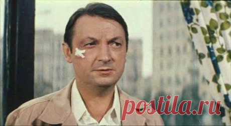 - Ты, Тютюрин, сначала научись, а потом ври.

© Неисправимый лгун