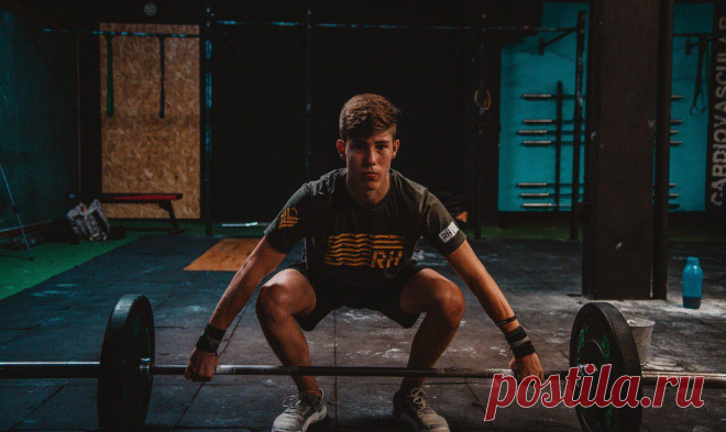 Бодибилдинг в СССР: перестройка и начало 90-х. Выход из подполья
В перестройку качалок стало очень-очень много. И они с трудом вмещали всех желающих. К штанге или тренажеру каждый день выстраивалась очередь. Продолжаем авторский материал Александра Зайцева. Качалки того времени можно разделить на две категории: те, что располагались в подвалах (таких было большинство), и те, что находились выше...
Читай пост далее на сайте. Жми ⏫ссылку выше