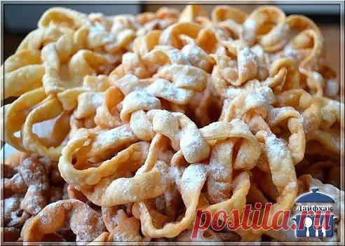 Вкусный хворост, тающий во рту 
Всем хозяйкам на заметку — традиционный узбекский вкусный хворост, тающий во рту! Для праздничного стола или просто на полдник этот простой восточный десерт подходит идеально! Смотрите, как готовить.