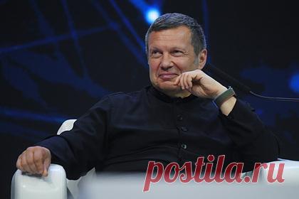 Соловьев ответил на призыв Панина плюнуть ему «в рожу». Телеведущий Владимир Соловьев на ответил на призыв актера Алексея Панина заплатить за плевок ему «в рожу». Он заявил, что «замечательный артист» Панин давно умер. «Зато возродился как извращенец», — добавил Соловьев, после чего показал фрагмент интервью актера украинскому журналисту Дмитрию Гордону.