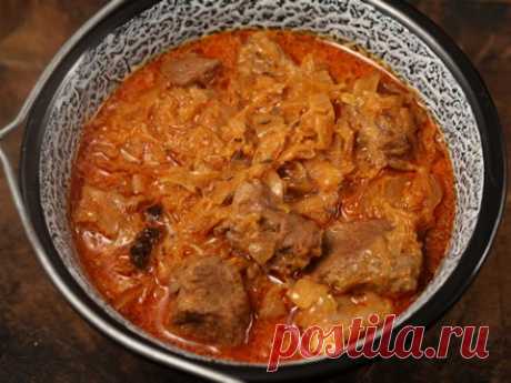 Гуляш из свинины с квашеной капустой.
Рецепт вкусного гуляша из свинины с добавлением квашеной капусты, которая придает блюду особый аромат и вкус.