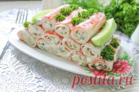 Супер-закуска из фаршированных крабовых палочек

Ингредиенты

крабовые палочки 400 г
творог 200 г
укроп 1 пучок
майонез
соль
чеснок 2-3 зубчика
Способ приготовления

Шаг 1 Укроп мелко режем и добавляем в творог. Солим.
Шаг 2 Добавляем пропущенный через пресс чеснок , майонез и хорошо перемешиваем.
Шаг 3 Крабовые палочки убираем обертки, выкладываем в глубокую тарелку и заливаем горячей водой на несколько минут.
Шаг 4 Достаем палочки по одной и разворачиваем. Выкладывайте н...