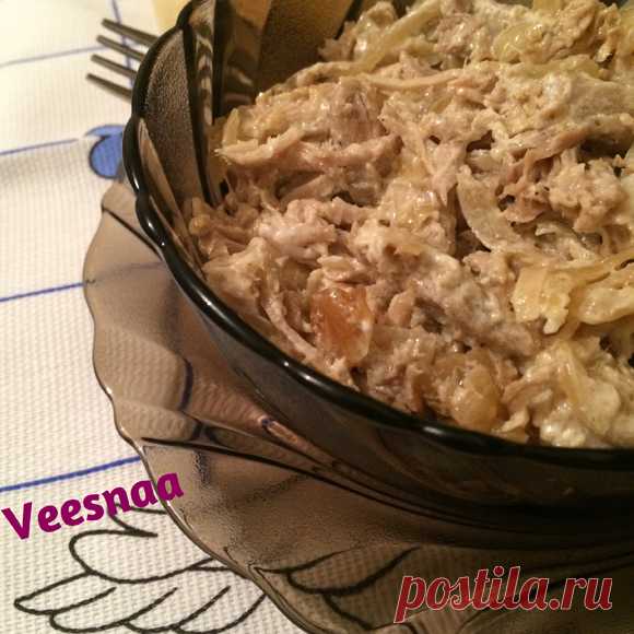 Простой вкусный мясной салат Этот салат, скажу без лишней скромности, один из самых наших любимых салатов. Мясной салат в моем исполнении улетает за праздничным столом один из первых. Но я люблю этот салат не только за вкус, б…