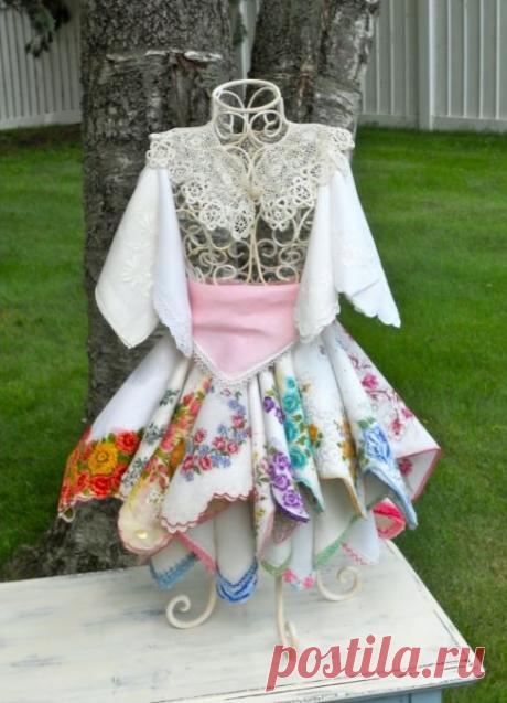 20 творческих идей использования платков - Домашний hand-made Творческие люди нашли довольно широкое применение обычным носовым платкам. Из них шьют лёгкие летние блузы, оригинальные детские платья, кухонные фартуки, используют как отделку для низа юбок. Много вариантов для пошива наволочек для декоративных …