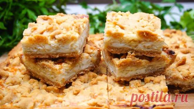 Закусочный пирог с сырками и луком Закусочный пирог с сырками и луком. Это вкуснейший вариант несладкой выпечки, помню раньше мама пекла такой пирог даже на праздники, так как он пользовался огромным спросом. Еще интересно, то что он в холодном виде становится на вкус просто божественным...