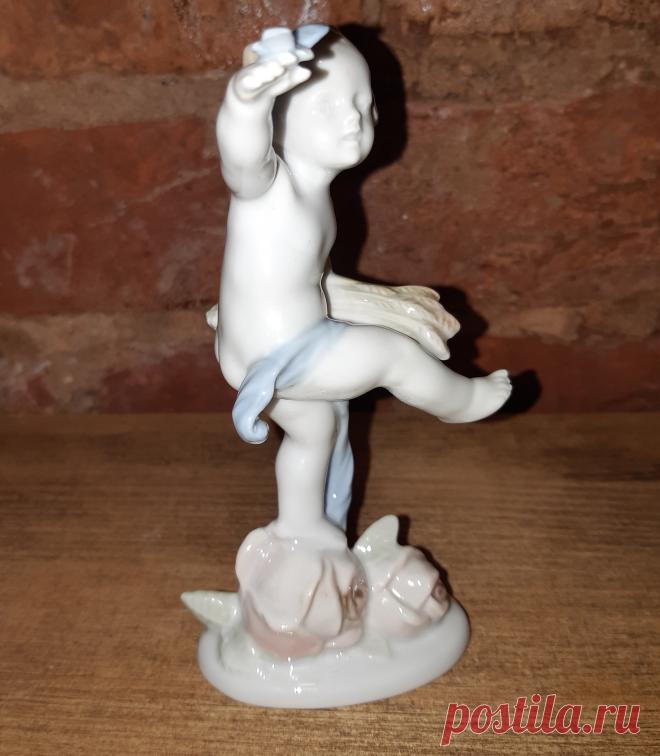 Статуэтка. Путти с бабочкой. Германия. Фарфор. Размер : 135 х 36 х 58 мм.

Цена :  6000 руб.