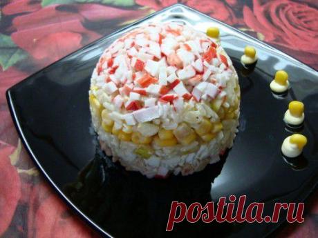 Праздничные салаты с крабовыми палочками: оформление и рецепты / Простые рецепты