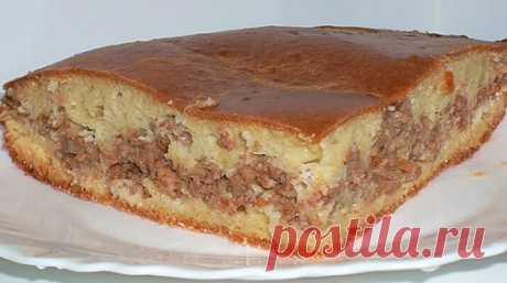 Пирог с мясом «Легче не бывает»
Его приготовление займет всего минут 10, а результат получите превосходный. Пирог с мясом легче не бывает выручит в любой ситуации.Ингредиенты: 2 яйца 0.5 ч. л. соли 1 ст. муки 1 ст. кефира 1 ч. л. соды. Начинка: 300 г фарша 2-3 луковицы, порезать кубиками соль, перец — по вкусу.
1. Кефир перемешиваем с содой и оставляем минут на 5.
2. Затем добавляем остальные ингредиенты и хорошо перемешиваем.
3. Смазываем форму маслом, посыпаем мукой и вы...