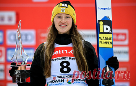 Кустова заняла третье место на этапе Кубка мира по прыжкам на лыжах с трамплина. Победительницей соревнований стала словенка Ника Крижнар, второе место заняла немка Катарина Альтхаус