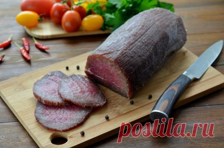 Эта вкусняшка украсит любой праздничный стол «Куриные голени в слоеном тесте» 
Нам понадобится:
Куриная голень - 8 шт 
Специи: приправа для курицы, карри, куркума, соль, перец, подсолн.масло -1ст.л., чеснок- 1 зуб.
Слоенное тесто (бездрожжевое) - 1500 гр
Картошка - 700 гр (молоко 40 мл, масло слив. 30 гр., яйцо - 1 шт)
Грибы - 1 банка (маленькая)
Лук - 1 шт
Молоко - 40 мл
Соль, перец

Снимаем с голеней кожуру и маринуем. Добавляем специи по вкусу, наливаем масло и оставляе...