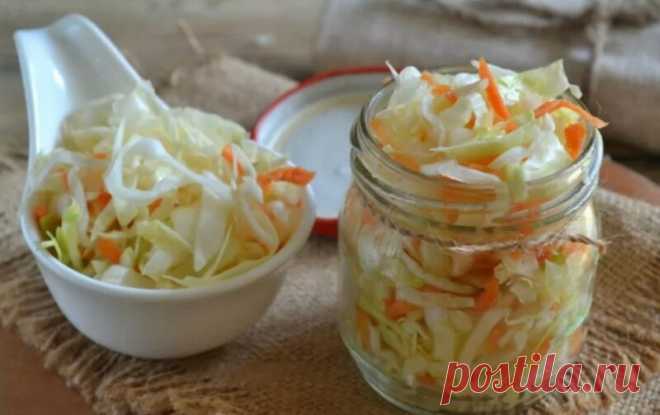 Маринованная капуста в банках на зиму - очень вкусная и хрустящая Приветствую! Вы уже задумывались над тем, как мариновать белокочанную капусту, чтобы она была хрустящей? Возможно у вас есть свои любимые