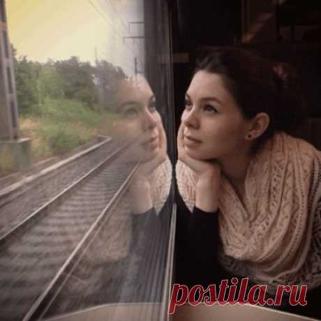 Она сидела у окна, 
А он вошел в ее вагон... * * * * * * * * * * * *