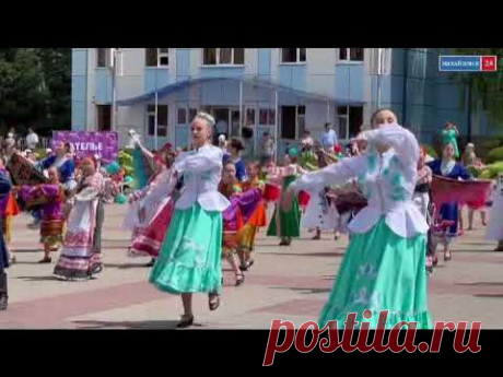 Флешмоб "Танцуй, Россия", г. Михайловск, 7.06.24г. Видеоролик флешмоба "Танцуй, Россия" на фестивале русской культуры "Россия от края до края" в г. Михайловске. Проект поддержан Президентским фондом культурны...