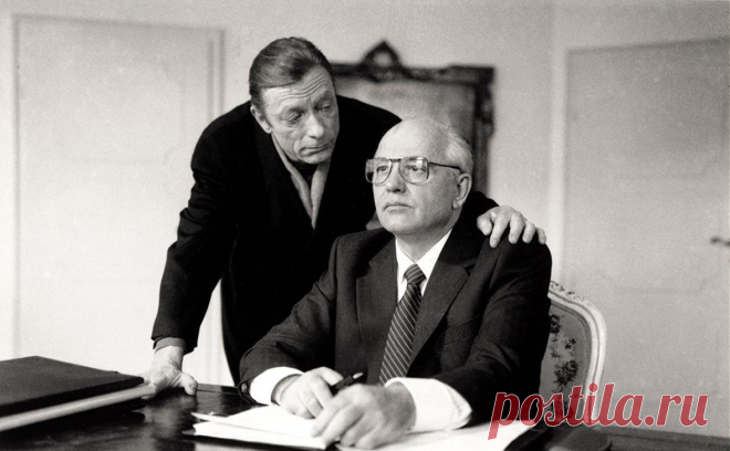 New special man Gorbachev. Образы Михаила Горбачева в кино и песнях. Горбачев еще в бытность генсеком и президентом СССР стал объектом массовой культуры. Его образ воплощали в фильмах, песнях и театральных постановках. Где именно можно было встретить «Михаила Горбачева» — в подборке РБК