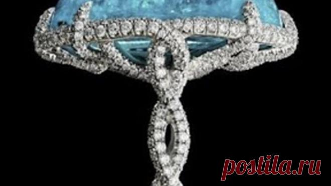 Как смотрится крупнейший в мире НЕОНОВЫЙ турмалин ПАРАИБА