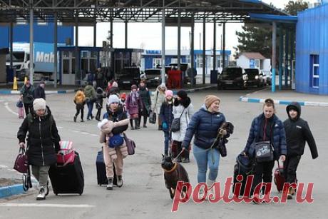 Украина закроет таможенные пункты на границе с Молдавией после обстрелов. Украинские власти приняли решение закрыть четыре таможенных пункта на границе с Молдавией после обстрелов, которым подверглась территория страны утром в понедельник, 10 октября. Об этом сообщает Telegram-канал «Политика Страны». По данным канала, речь идет о КПП «Отачь», «Унгурь», «Окница» и «Гримэнкэуць».