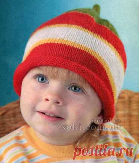 детская полосатая шапочка вязаная спицами