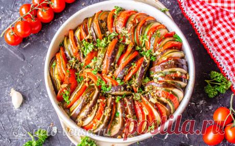 Рататуй из баклажанов и кабачков, рецепт с фото
Баклажаны - 1 шт.
Цукини - 1 шт.
Помидоры - 5 шт.
Чеснок - 4 зубчика
Петрушка - 1 пучок
Масло оливковое - 4 ст. л.
Томаты в собственном соку - 4 ст. л.
Соль - 0.5 ч.л.
Черный молотый перец - 2 щепотки
Орегано сушенный - 0.5 ч.л.