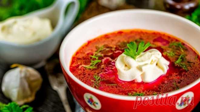 Украинский борщ - ПУТЕШЕСТВУЙ ПО САЙТУ. Борщ украинский, рецепт которого полностью подчинен законам формирования этнической кухни степных территорий, может иметь некоторые особенности создания вкусового букета. Из типичных вкусовых добавок используются исключительно красный перец стручковый, хрен в листьях, корень петрушки. Ароматный украинский борщ способен украсить любую коллекцию приготовленной домашней еды. Чтобы все ингредиенты отдали свои составляющие навару, необходимо использовать …