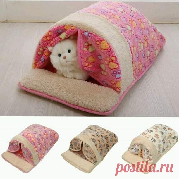 Домики для кошек и собачек Домики для кошек и собачекМаленькие собачки могут полюбить такие домики как место, где они могут спрятаться и которое принадлежит именно им.